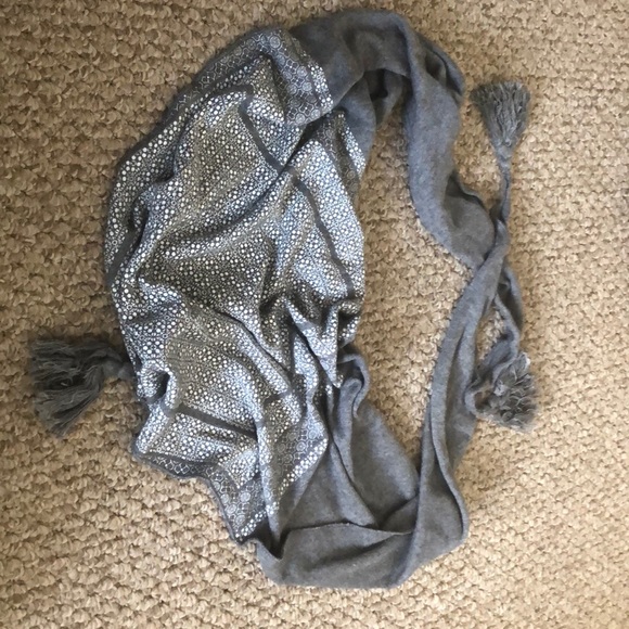 Les Boutiques Tremblant Orinas Gris Scarf - Picture 2 of 5
